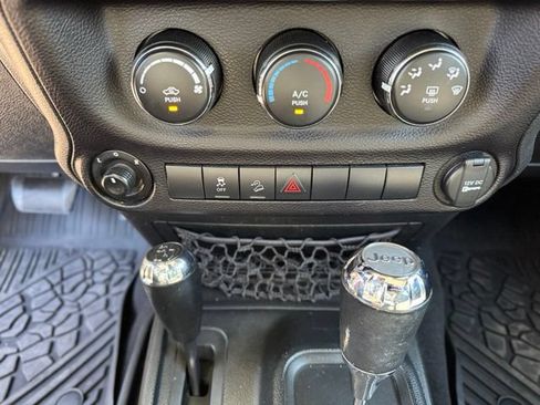 Used 2018 Jeep Wrangler Unlimited Sport S AWD/4WD image 15