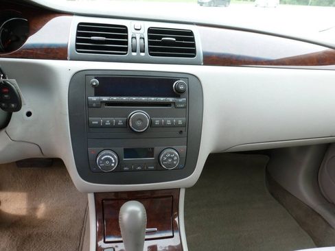 Used 2011 Buick Lucerne CX FWD image 13