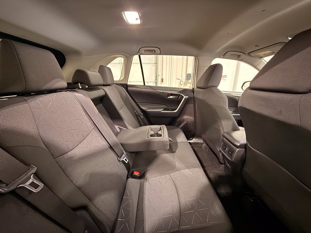 Used 2025 Toyota RAV4 XLE FWD image 32