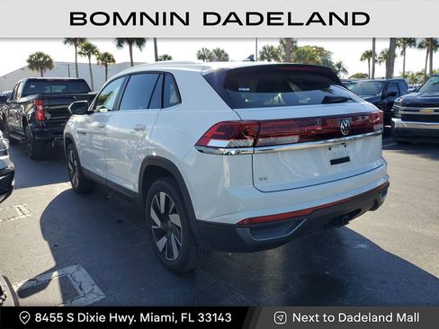 Used 2024 Volkswagen Atlas Cross Sport SE image 5