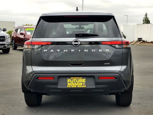 New 2025 Nissan Pathfinder S image 5