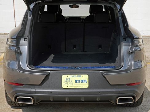 Used 2025 Porsche Cayenne AWD/4WD image 10