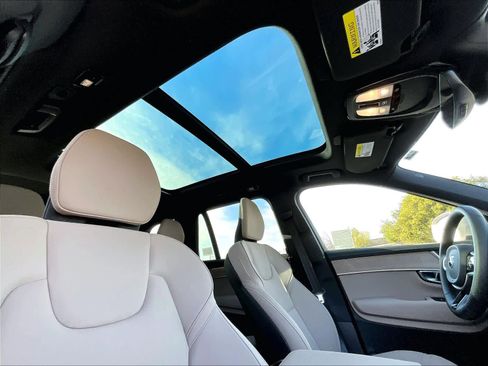 Used 2026 Volvo XC90 B5 Plus image 25