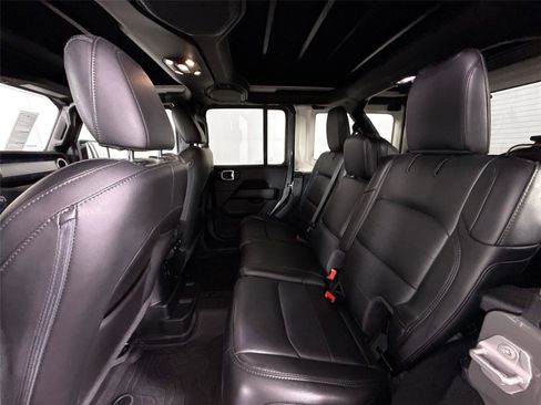 Used 2022 Jeep Wrangler Unlimited Sahara AWD/4WD image 30