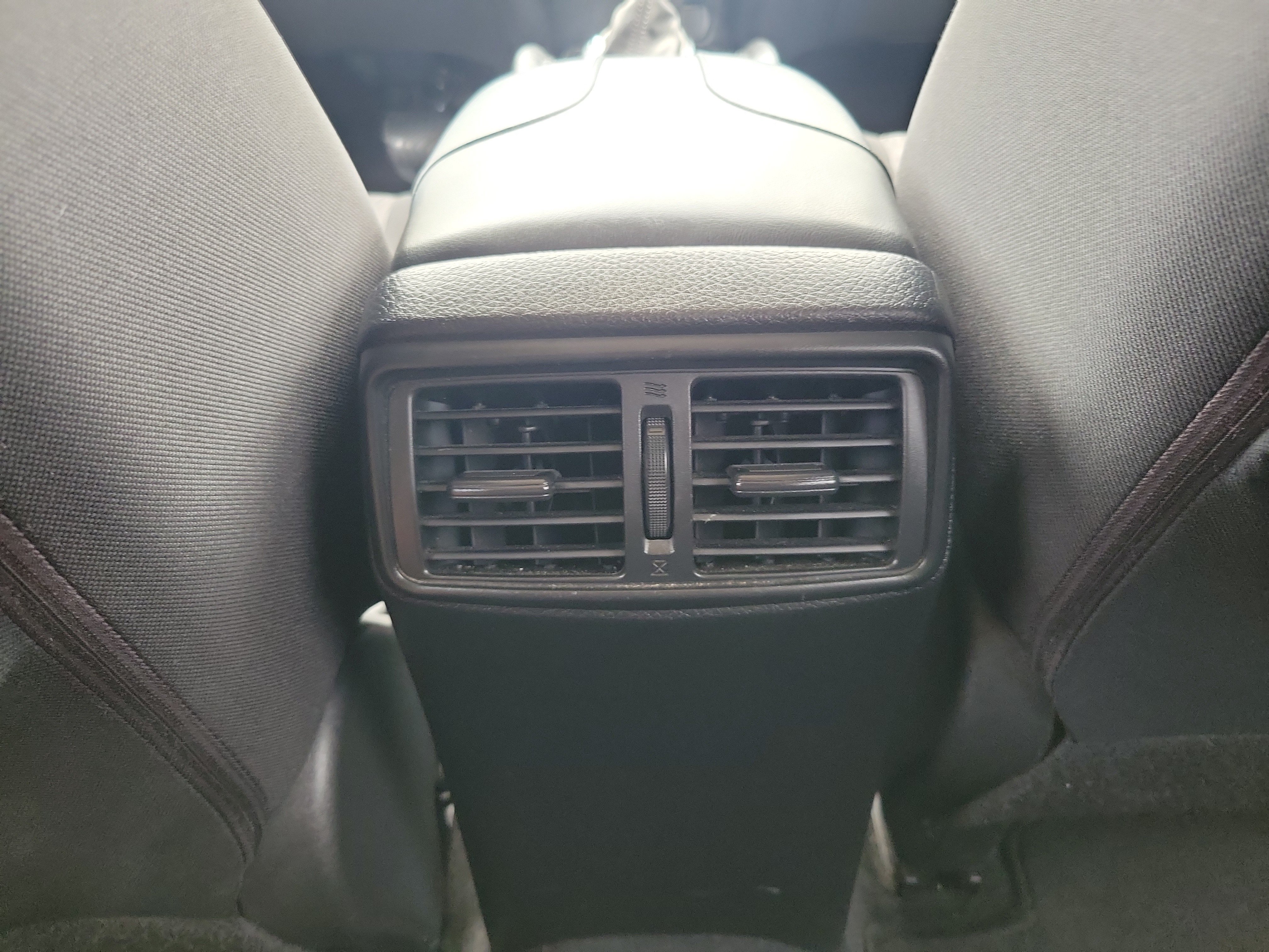 Used 2019 Nissan Rogue SV w/ Premium Package FWD image 11