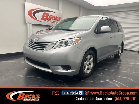 Used 2015 Toyota Sienna LE image 1