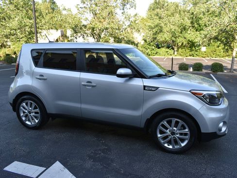 Used 2017 Kia Soul + FWD image 37