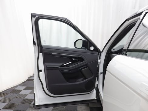 Used 2023 Land Rover Range Rover Evoque R-Dynamic SE image 4
