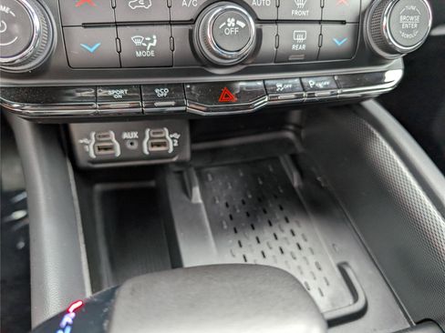 Used 2025 Dodge Durango R/T w/ Blacktop Package AWD/4WD image 28