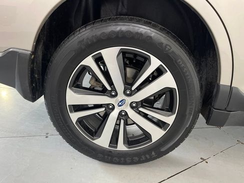 Used 2018 Subaru Outback 2.5i Limited AWD/4WD image 16