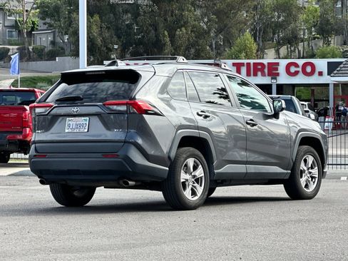 Used 2023 Toyota RAV4 XLE w/ Convenience Package image 5