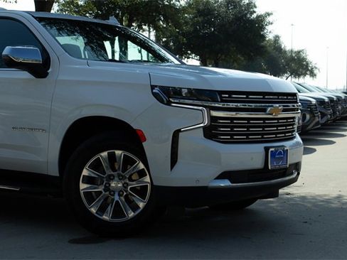 Used 2023 Chevrolet Suburban Premier image 2