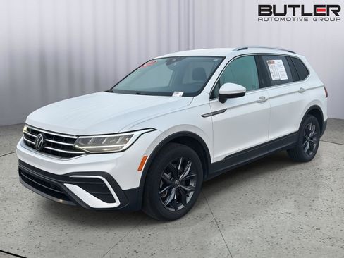 Used 2023 Volkswagen Tiguan SE FWD image 2