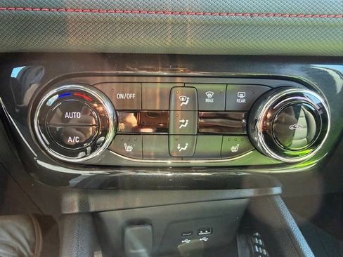 Used 2025 Chevrolet TrailBlazer RS AWD/4WD image 29