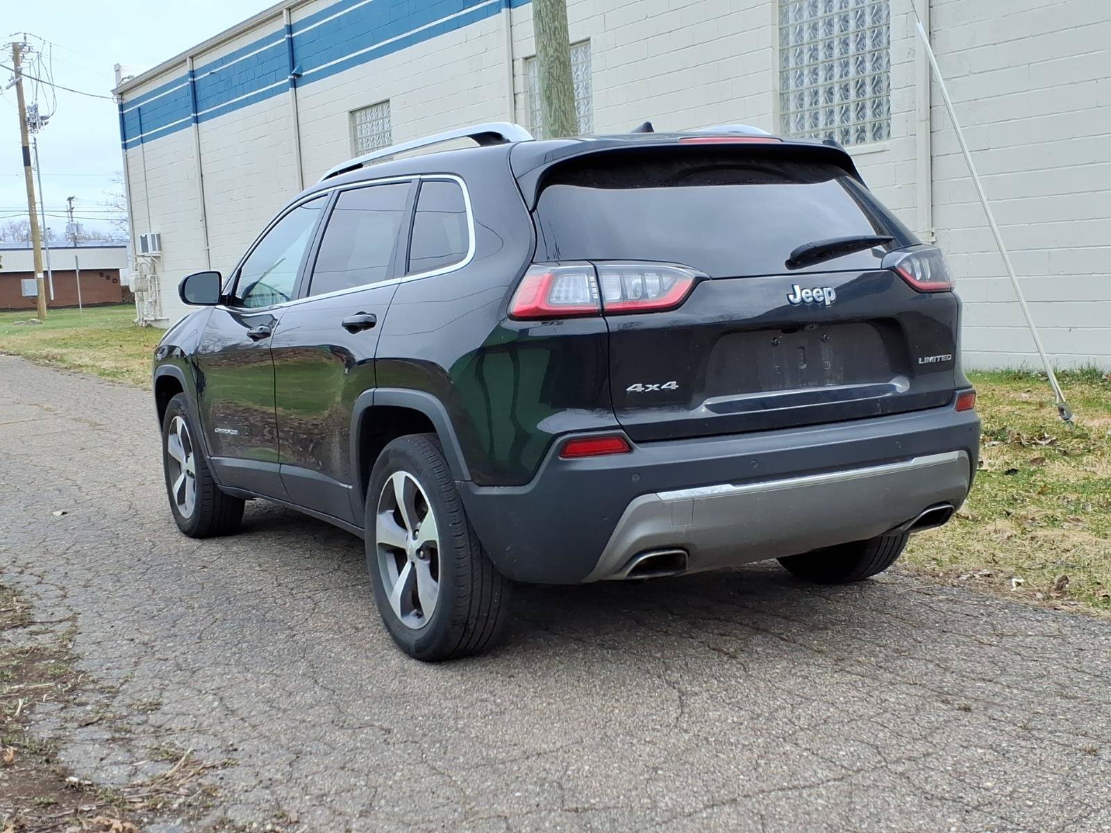 Used 2020 Jeep Cherokee Limited AWD/4WD image 3