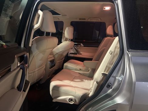 Used 2022 Lexus GX 460 Luxury w/ Sport Design Package image 13