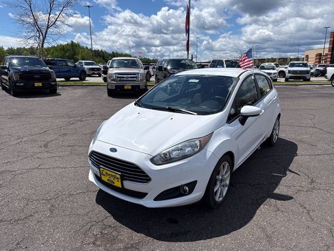 Used 2017 Ford Fiesta SE w/ Equipment Group 201A FWD image 3