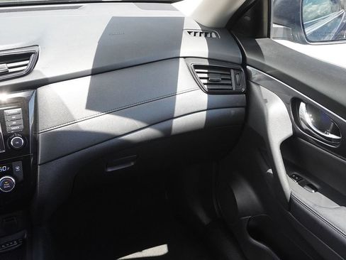 Used 2018 Nissan Rogue SV w/ Premium Package AWD/4WD image 33
