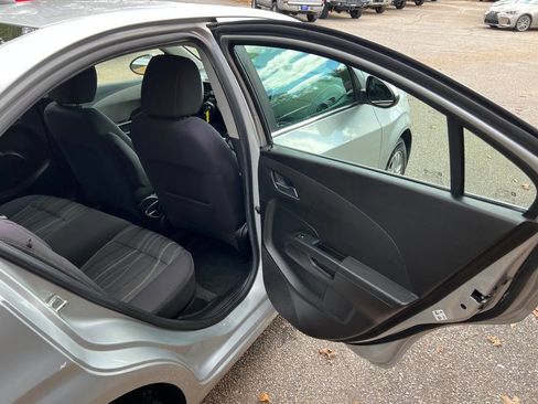 Used 2015 Chevrolet Sonic LT image 15