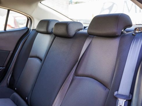 Used 2018 MAZDA MAZDA3 Sport image 18