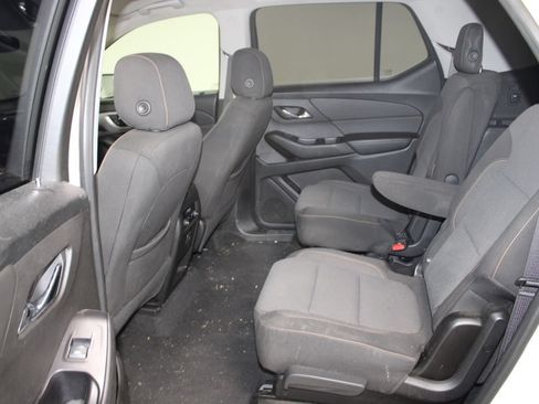 Used 2018 Chevrolet Traverse LT FWD image 18