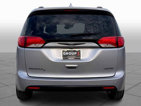 Used 2019 Chrysler Pacifica Limited w/ Advanced Safetytec Group FWD image 5
