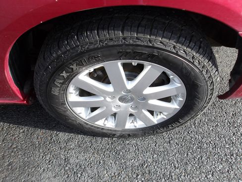 Used 2016 Chrysler Town & Country Touring image 25