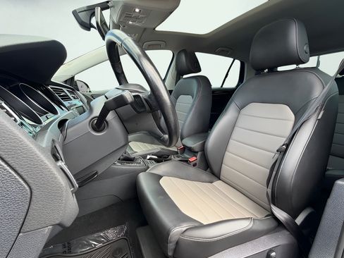 Used 2017 Volkswagen Golf SEL FWD image 31