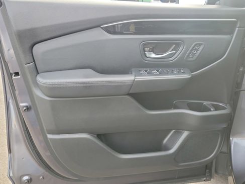 Used 2025 Honda Pilot EX-L image 13
