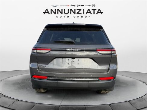 New 2025 Jeep Grand Cherokee Altitude image 4