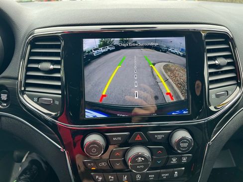 Used 2021 Jeep Grand Cherokee Limited w/ Quick Order Package 2GK 80th AWD/4WD image 38