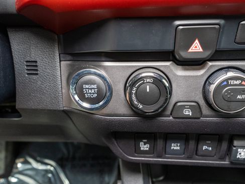Used 2019 Toyota Tacoma TRD Off-Road AWD/4WD image 26