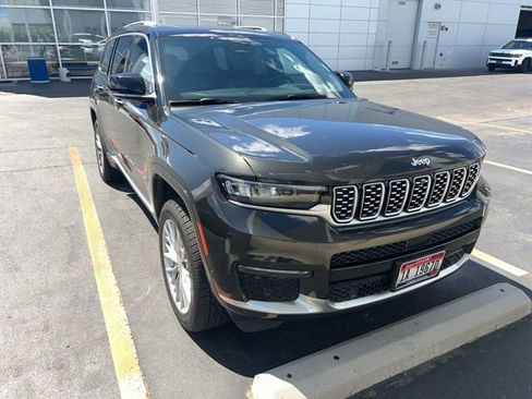 Used 2022 Jeep Grand Cherokee L Summit w/ Advanced Protech Group IV AWD/4WD image 4