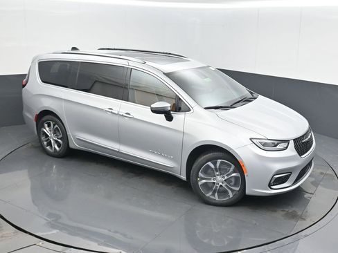 New 2026 Chrysler Pacifica Pinnacle image 39