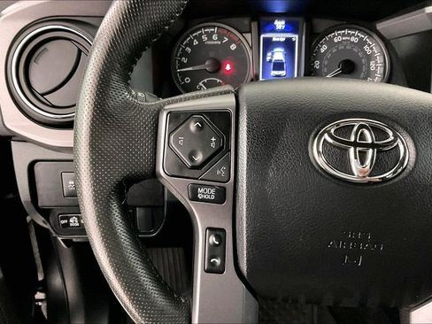 Used 2022 Toyota Tacoma TRD Off-Road w/ TRD Premium Off Road Package image 11