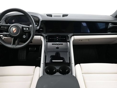 Used 2026 Porsche Panamera image 9