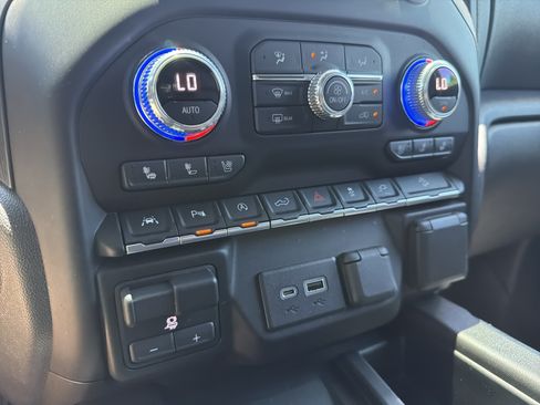 Used 2022 GMC Sierra 1500 AT4 w/ AT4 Premium Package AWD/4WD image 26