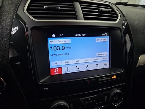 Used 2018 Ford Explorer XLT w/ Equipment Group 202A FWD image 16