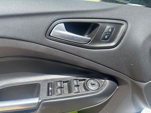 Used 2019 Ford Escape SE FWD image 9