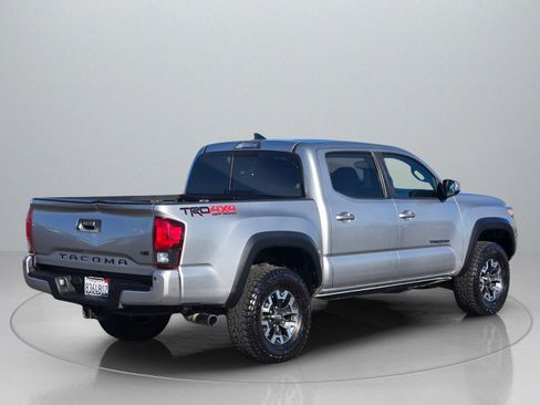 Used 2019 Toyota Tacoma TRD Off-Road image 8