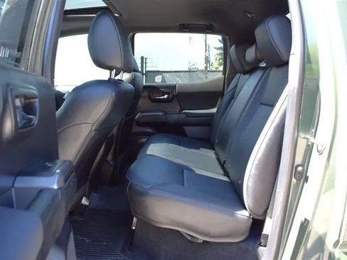 Used 2022 Toyota Tacoma TRD Off-Road w/ TRD Premium Off Road Package AWD/4WD image 26