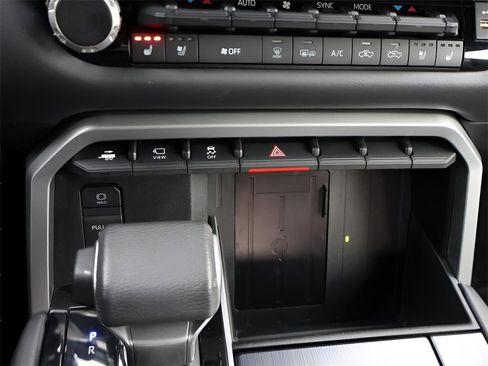 Used 2024 Toyota Tundra Platinum image 28