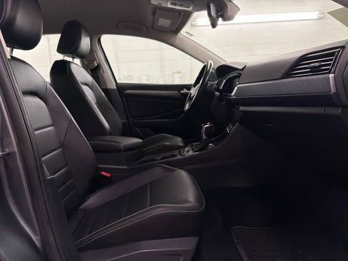 Used 2022 Volkswagen Jetta SE image 27