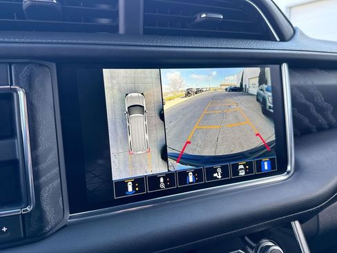 Used 2023 GMC Yukon XL Denali image 15