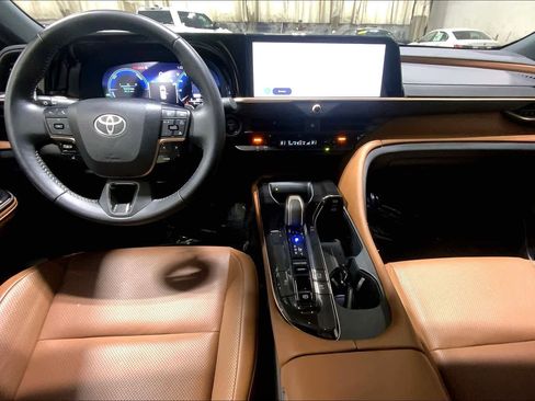 Used 2025 Toyota Crown Signia XLE image 16