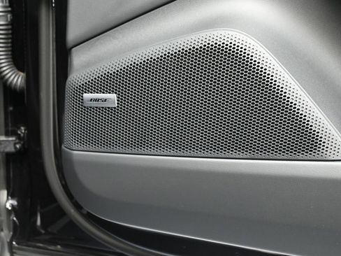 Certified 2025 Porsche Macan 4 Electric AWD/4WD image 29
