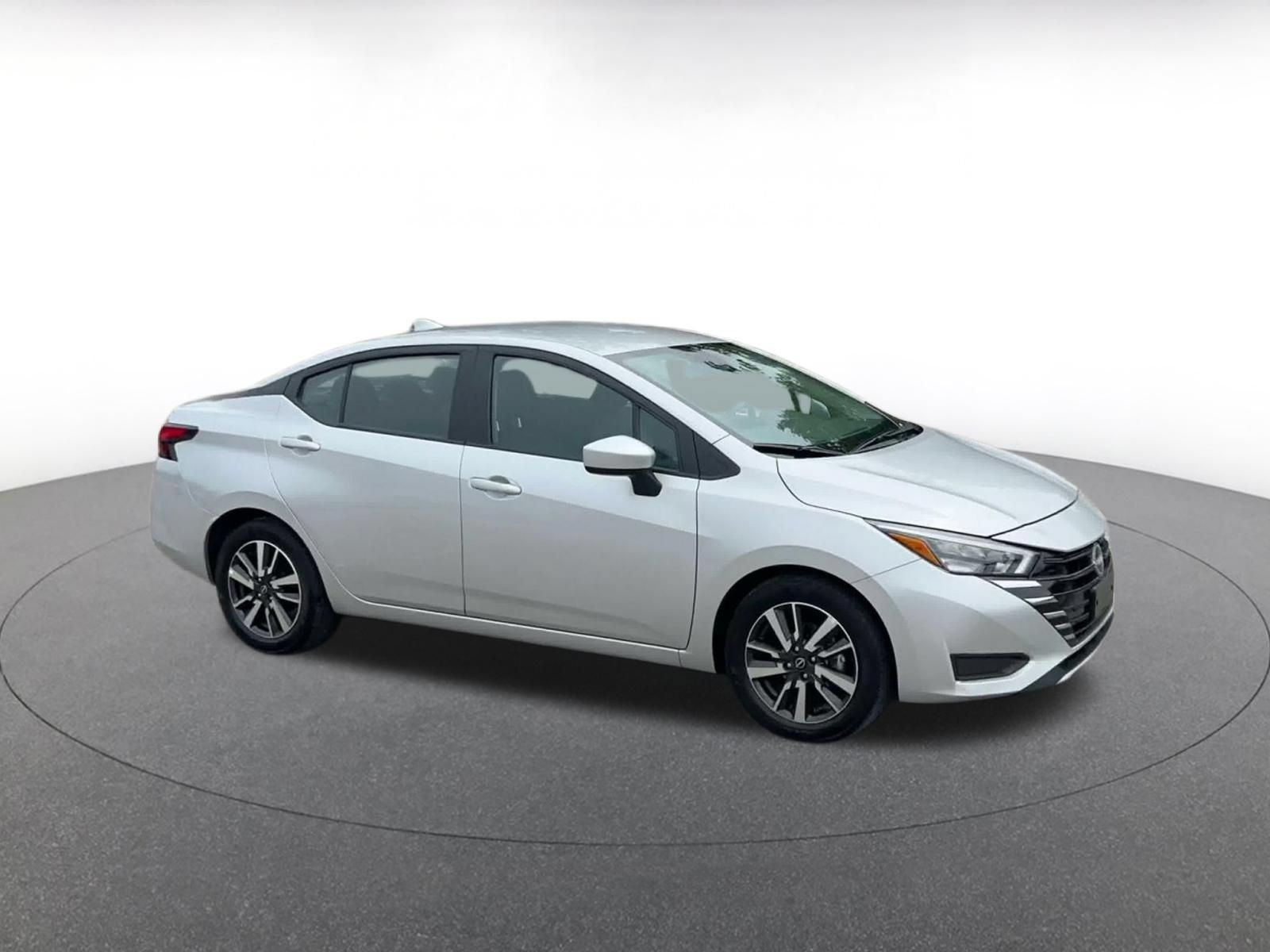 Used 2025 Nissan Versa SV FWD image 2