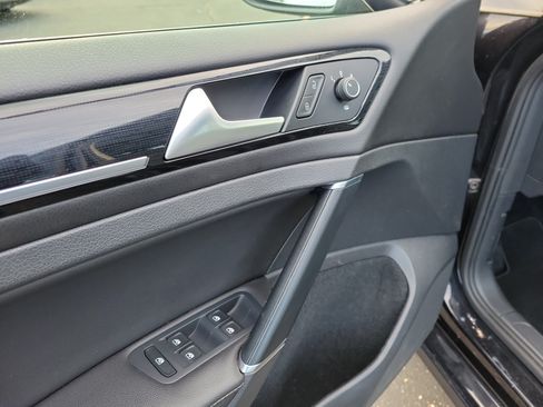 Used 2018 Volkswagen Golf SEL FWD image 18