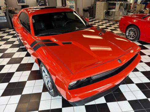 Used 2010 Dodge Challenger R/T RWD image 3