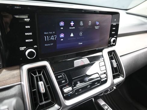 Used 2023 Kia Sorento S image 19